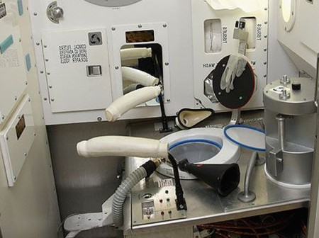 Унитаз на космическом корабле