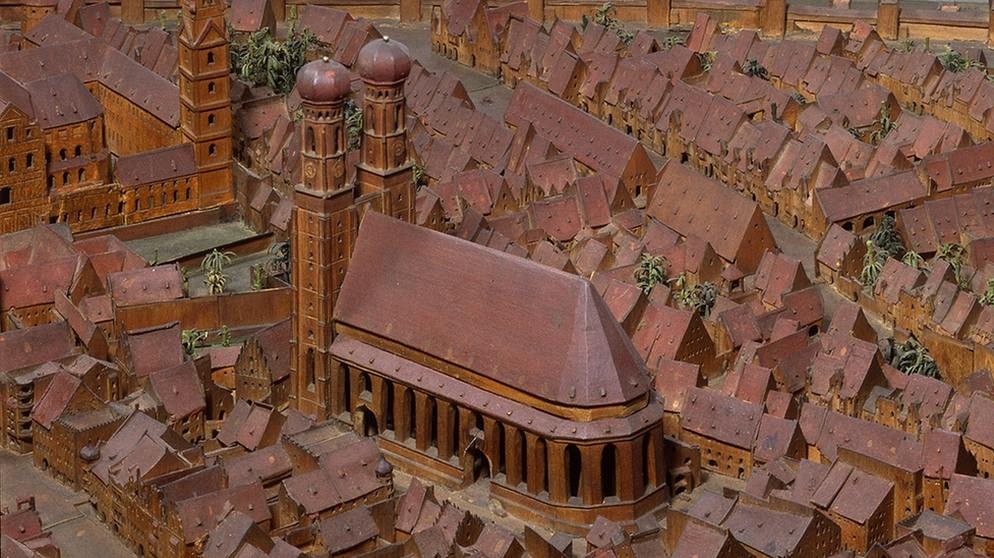 Фрагмент макета Старого города. Мюнхен. В центре – Frauenkirche (Церковь Святой Девы Марии)